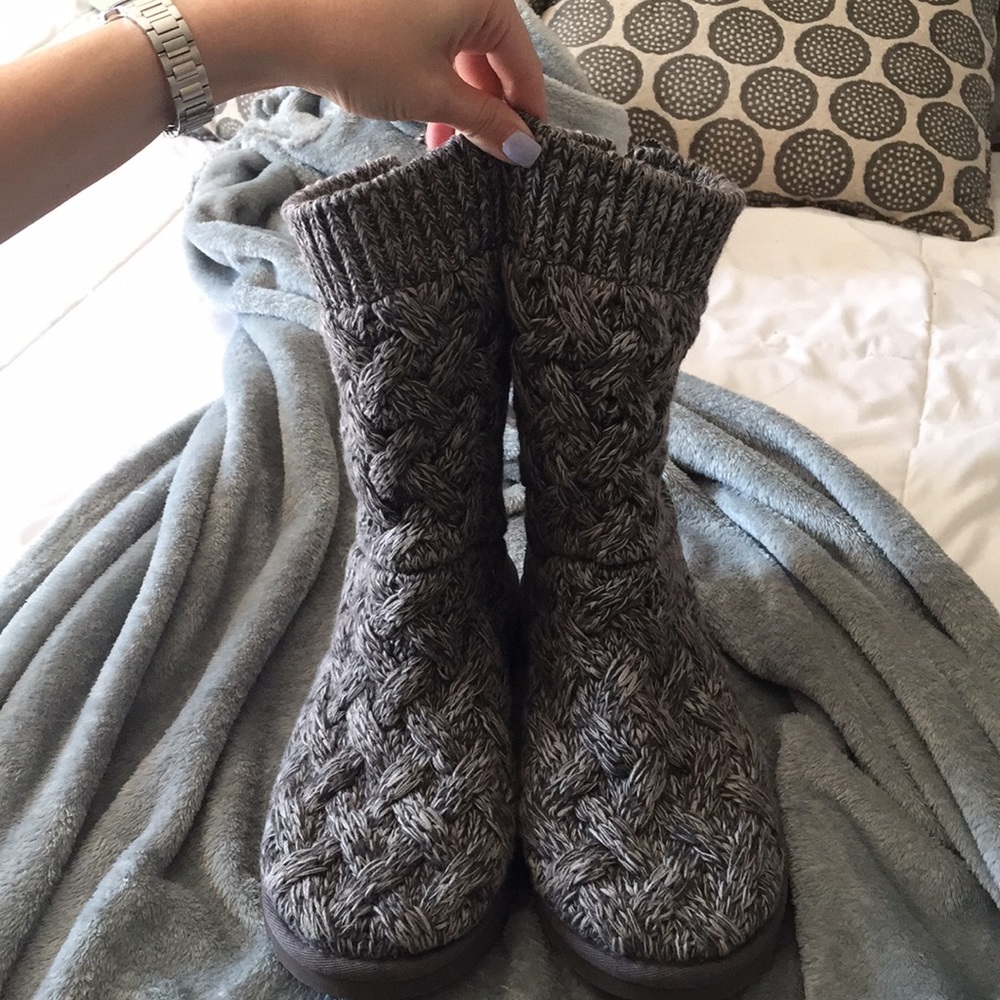 EUC Gray Knit Uggs
